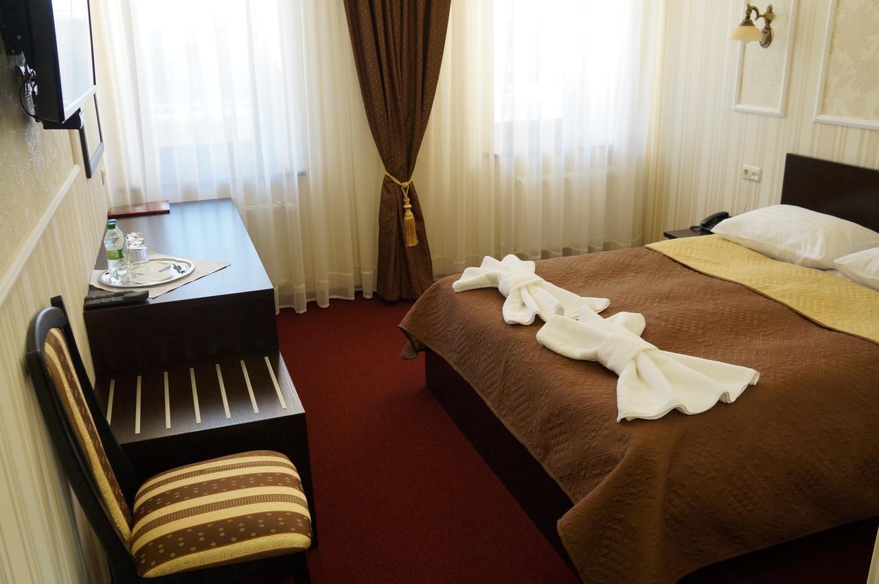 Best Hotel And Restaurant Complex Dunaivtsi Esterno foto