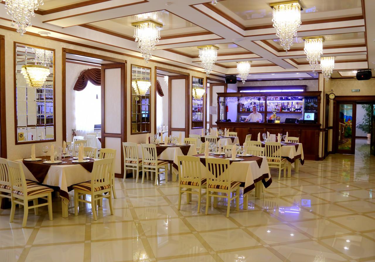 Best Hotel And Restaurant Complex Dunaivtsi Esterno foto