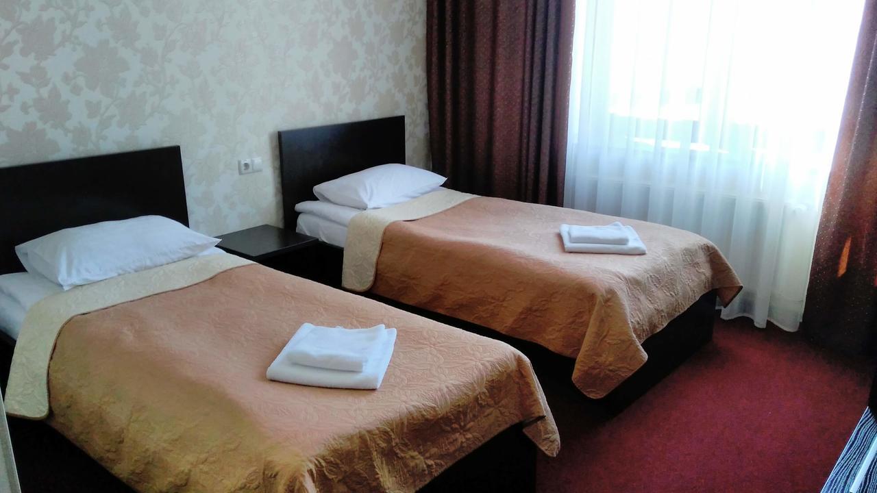 Best Hotel And Restaurant Complex Dunaivtsi Esterno foto